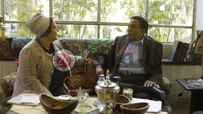 كواليس تصوير أول مشاهد الزعيم عادل إمام في مسلسل “فلانتينو” (صور)