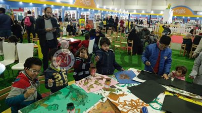 لأول مرة بمعرض الكتاب.. دار نشر تواجه التابلت بكتب 3D للأطفال (فيديو)