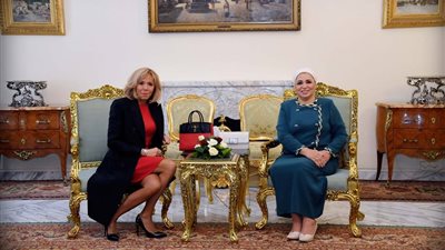 انتصار السيسي تلتقى قرينة الرئيس الفرنسى ماكرون (صور)