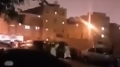 مواطن يعتدي بـ”الساطور” على السكان ويمنعهم من الخروج أو التجول في الشارع