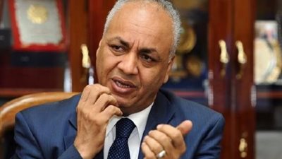 “مصطفي بكري”: قلة إقبال المستوردين علي الدولار وراء تراجعه أمام الجنيه المصري (فيديو)