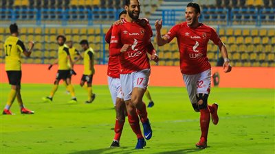 الشوط الأول.. الأهلي يخطف دجلة بهدف السولية