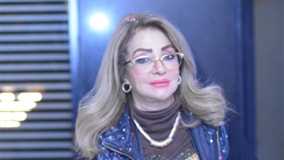 بعد صورها بدون الحجاب.. شهيرة تحضر عزاء والد نهال عنبر بـ”أيس كاب” (صور)