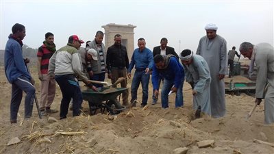 أمين المجلس الأعلى للآثار يتفقد أعمال أول بعثة أثرية مصرية-صينية بالأقصر (صور)