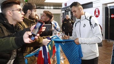 الكلاسيكو.. ريال مدريد يصل إلى ملعب الكامب نو (فيديو وصور)