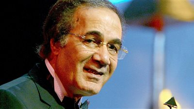 أحدث صورة للفنان محمود ياسين برفقة حفيده