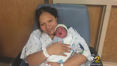 ولادة على الطريق .. سيدة تضع مولودها في أتوبيس قبل الوصول للمستشفى