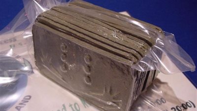 على طريقة فيلم المصلحة.. مطاردة مثيرة تنتهي بسقوط أخطر تاجر حشيش في الضبعة (فيديو)