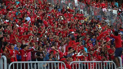 جمهور الأهلي يطالب بحل “اتحاد الدولار للكرة” (صورة)