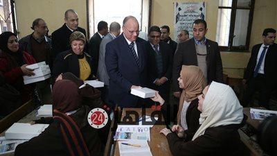 محافظ القاهرة يشهد توزيع التابلت فى المدارس الحكومية