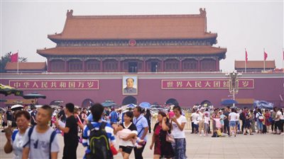 إمبراطور صيني مارس الجنس مع 121 إمرأة في 15 ليلة؟