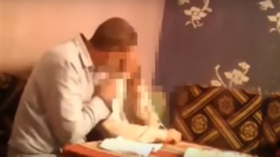 “باس” طالبة فى الإبتدائي.. إيقاف معلم بالأقصر