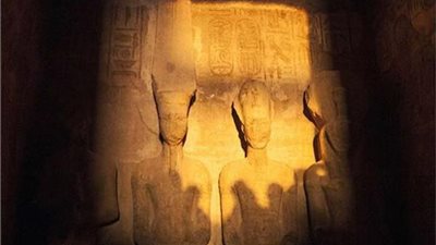 “تعامد الشمس”.. محافظ أسوان يكشف مفاجأة في عدد السياح الأجانب