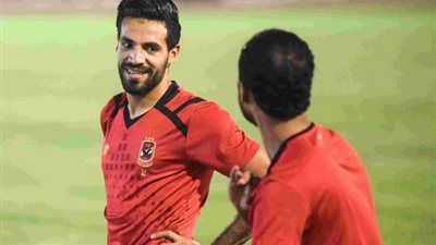 إسلام محارب يفكر في الرحيل عن الأهلي بسبب لاسارتي