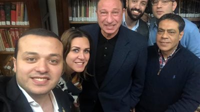 مجلس الخطيب يتصور سيلفي.. والجماهير تدعمه بـ “الأهلي فوق الجميع”