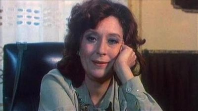 “بعكاز” في مهرجان أسوان.. شاهد كيف تغيرت ملامح الفنانة محسنة توفيق  (صور)