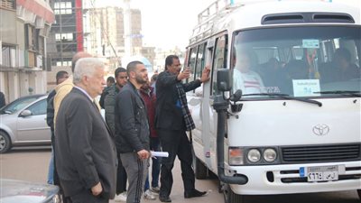 رئيس الزمالك يتابع عملية نقل الجماهير لبرج العرب (صور)