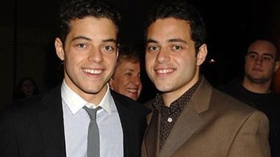 “على طريقة المصريين”.. شاهد رامي مالك يجتاز امتحانًا بدلاً من شقيقه التوأم (فيديو)