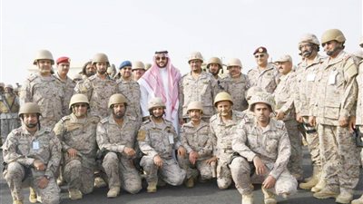 خالد بن سلمان يحلق في الهواء في أول مهمة رسمية بعد تولي منصبه الجديد (صور)