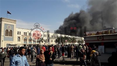 فريق من النيابة يصل محطة مصر لإجراء المعاينة المبدأية