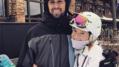 ابنه بيل جيتس تتزحلق مع حبيبها المصري على الجليد (صور)