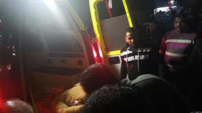 تسابق مع آخر.. إصابة 10 أشخاص فى حادث تصادم أتوبيس بنزلة كوبرى الدقى (صور)