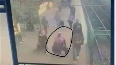 الناجية من النار.. ماذا حدث للسيدة “حاملة الأكياس” في حادث حريق محطة مصر؟ (فيديو وصور)