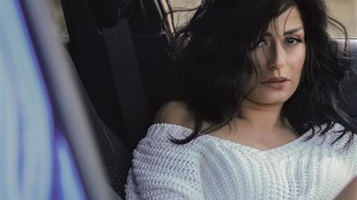 مش هتعرفها .. منة فضالي بدون بنطلون في أحدث جلسة تصوير (صور)