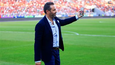 حازم إمام يكشف سر جمال عبد الحميد والقميص رقم 14