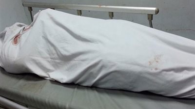 أسرة فقيرة وليس لها عداوة.. النيابة تعاين شقة المقتولة مع طفلها في شبرا الخيمة