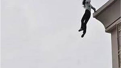 مصرع فتاة سقطت من الدور السابع أثناء 