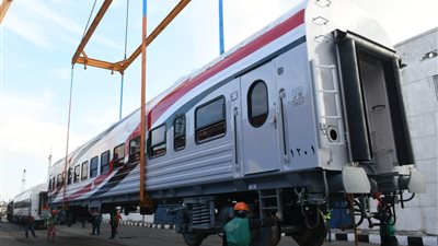 وصول 13 عربة سكة حديد جديدة للركاب إلى ميناء الإسكندرية