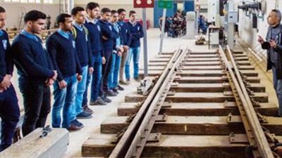 معهد تكنولوجيا السكة الحديد: استكمال الدراسة عن بُعد.. وأولياء الأمور مسؤولون عن توفير الإنترنت