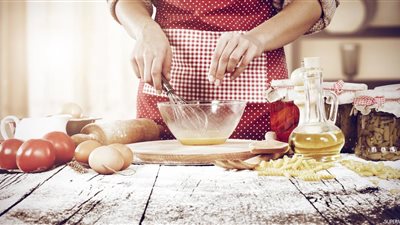 احتفلنا برأس السنة ومش هنرمي بواقي الحلويات.. 3 وصفات لإعادة استخدام بقايا الطعام  