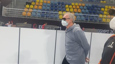 رئيس الاتحاد الدولي لليد يزور صالة أكتوبر استعدادًا للمونديال