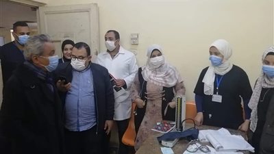 وكيل صحة قنا يحيل أطباء ومسؤولين بمستشفى نجع حمادي العام للتحقيق (صور)