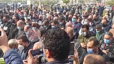 رغم انتشار كورونا.. جماهير حاشدة في جنازة وحيد حامد (صور)