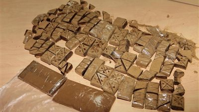 حبس أم 4 أيام بعد ابتلاع طفلتها الرضيعة قطعة حشيش بالقليوبية