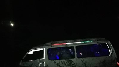 إصابة 15 شخصًا إثر انقلاب ميكروباص في ترعة بقنا