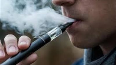 السجائر الإلكترونية أشد خطورة على الرئة والقلب مقارنة بالعادية (دراسة)