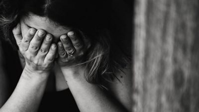 شقيقاها قيداها والثالث اغتصبها.. 