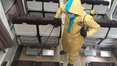 النقل: استمرار عمليات التعقيم داخل مرافق الوزارة (صور)