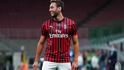 هاكان يفوز بجائزة لاعب الشهر في الدوري الإيطالي