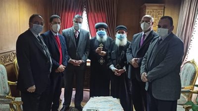 رئيس جامعة بنها يهنئ الأنبا مكسيموس بعيد الميلاد المجيد