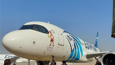 مصر للطيران تستكمل حملتها الدعائية لاستقبال فرق كأس العالم لكرة اليد (صورة)