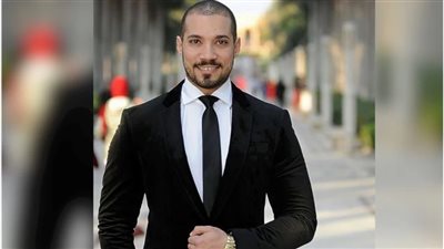 عبد الله رشدي يتضامن مع الفنان أحمد زاهر بعد رفضه مشاهد القبلات