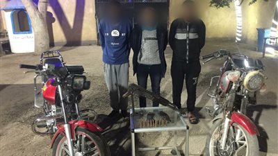 أصابوا إحدى ضحاياهم بالرصاص.. سقوط عصابة السطو على الصحراوي بسوهاج في قبضة الأمن 