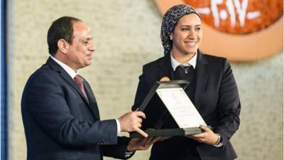 نظرة أمل من الرئيس.. آية مدني قوة رياضية جديدة في البرلمان