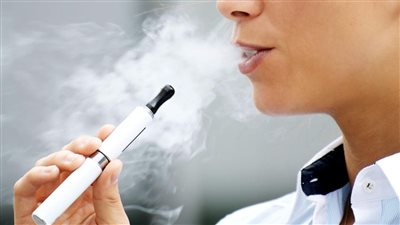 السجائر الإلكترونية تسبب التهاب الأمعاء (دراسة)