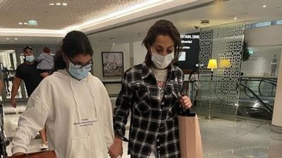 بسمة وهبة توجه رسالة للمتنمرين على صورتها مع ابنتها: 